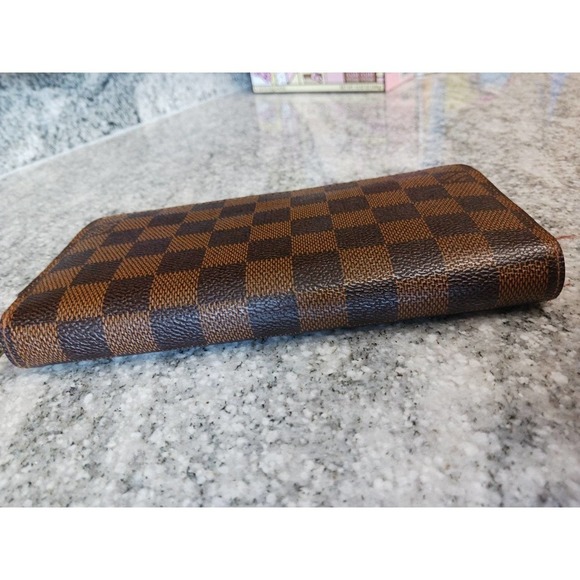 Louis Vuitton Damier Zippy Wallet - Picture 10 of 13